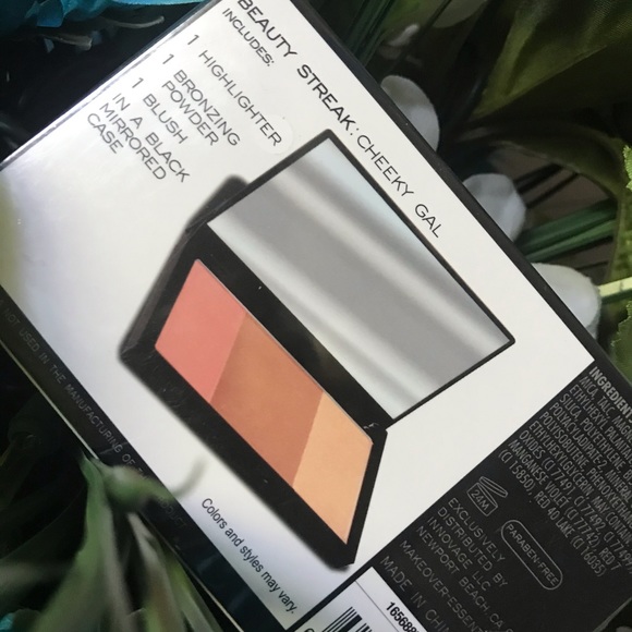 MakeOver Essentials  BEAUTY CHEEKY GAL - Picture 3 of 4